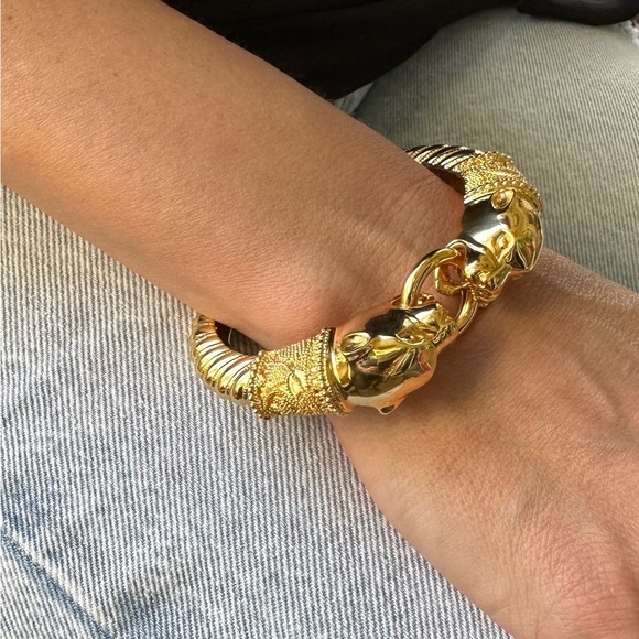 Vintage Joan Rivers Gold Dual Panther Head Bracelet. - Picture 1 of 5